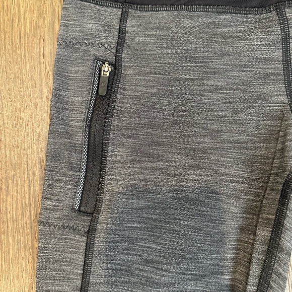 ‼️SALE‼️Lululemon Leggings size 6 SALE ‼️ - Picture 4 of 5